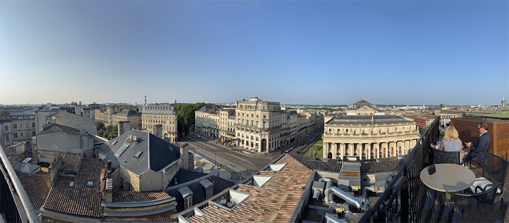 Rooftop Bordeaux Pano